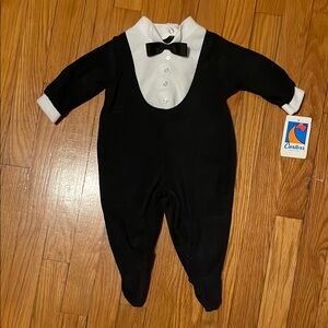 Vintage NWT Carter's Black and White Tuxedo Footie One Piece- Medium (12-17 lbs)